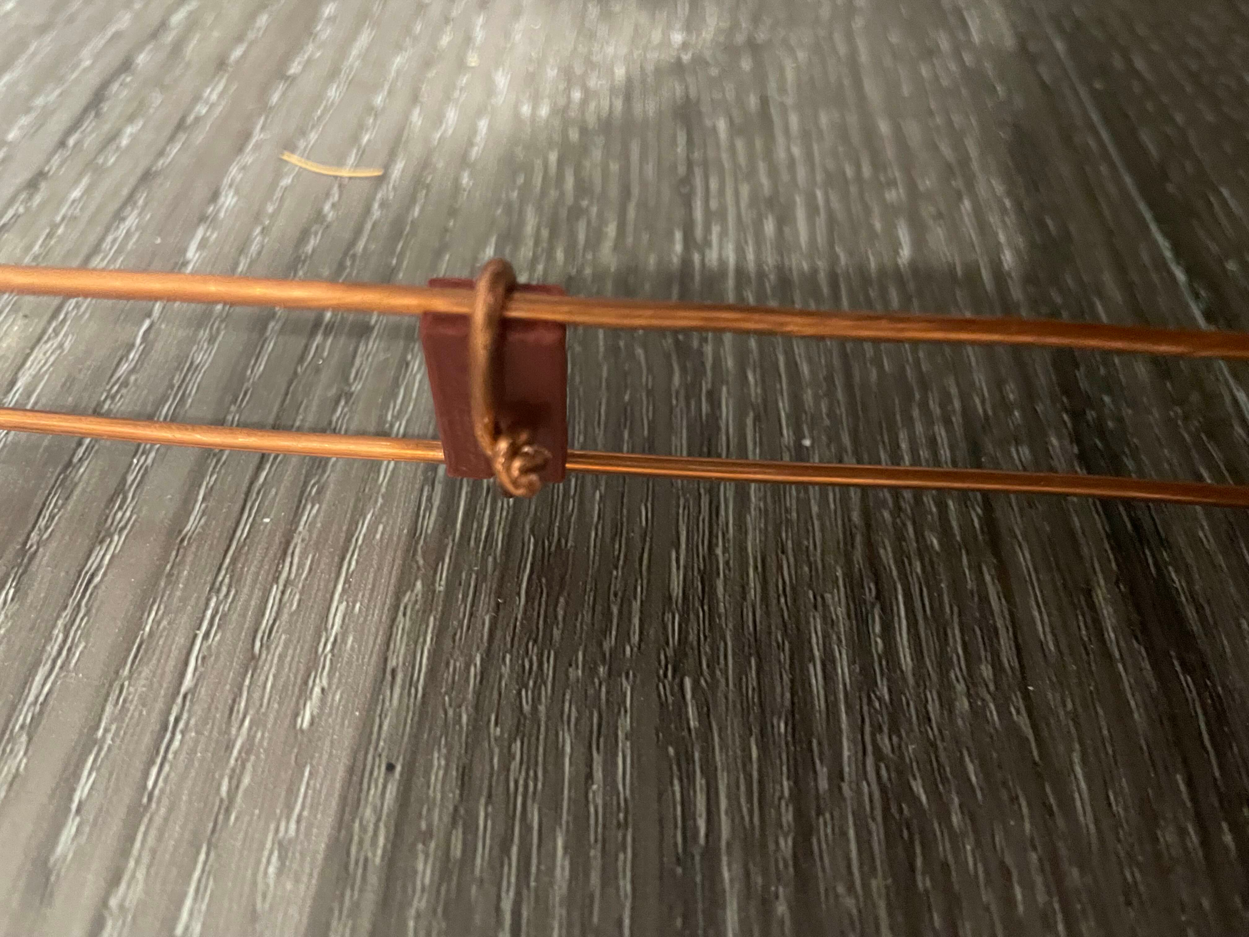 Wire loop twisted together at back of shorting bar